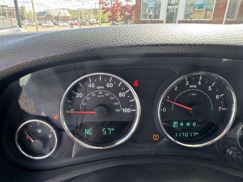 Used 2018 Jeep Wrangler Unlimited Sahara image 28