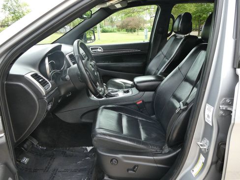 Used 2018 Jeep Grand Cherokee Limited AWD/4WD image 9