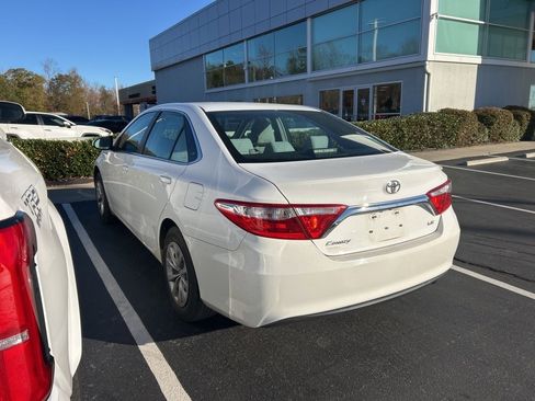 Used 2015 Toyota Camry LE image 7