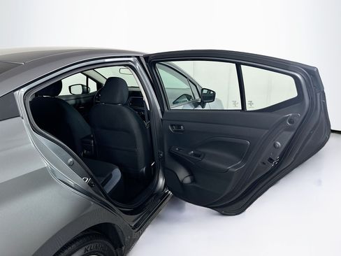Used 2025 Nissan Versa SV FWD image 29