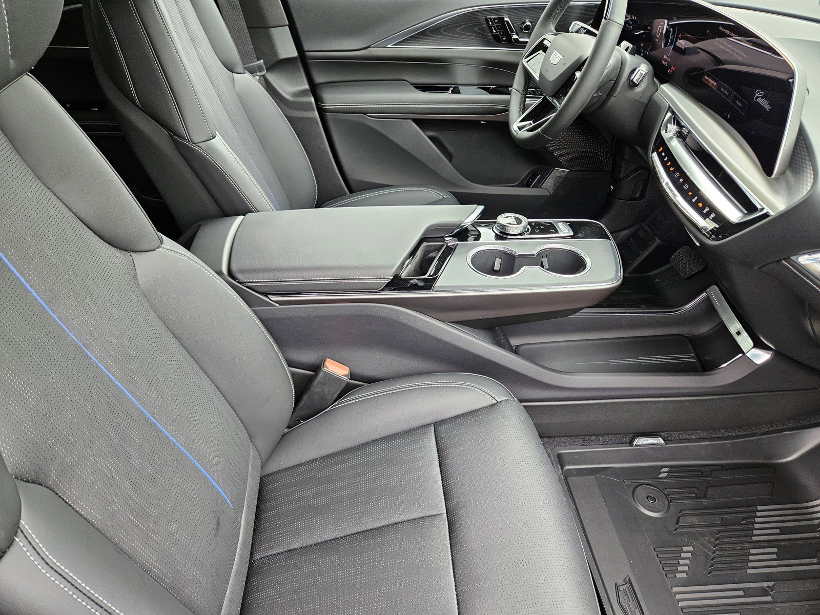 New 2026 Cadillac Lyriq Luxury w/ LPO, Floor Liner Package RWD image 10