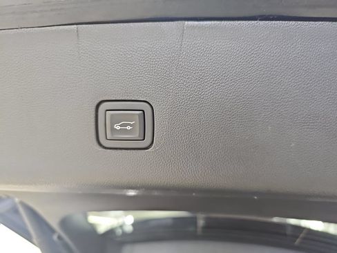 Used 2023 Chevrolet Traverse LT AWD/4WD image 18