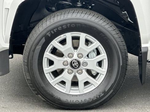 Used 2025 Toyota Tacoma SR5 AWD/4WD image 28