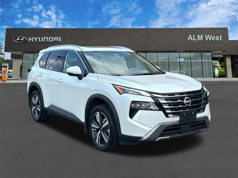 Used 2024 Nissan Rogue SL w/ SL Premium Package FWD image 3