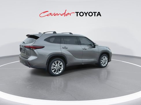 New 2026 Toyota Highlander Limited AWD/4WD image 8