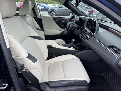 Used 2025 Lexus ES 350 w/ Premium Package FWD image 16