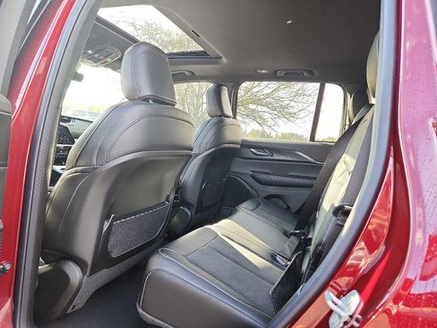 New 2025 Jeep Grand Cherokee Altitude image 6