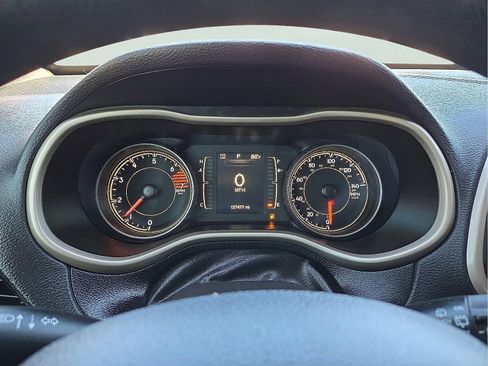 Used 2017 Jeep Cherokee Sport image 23