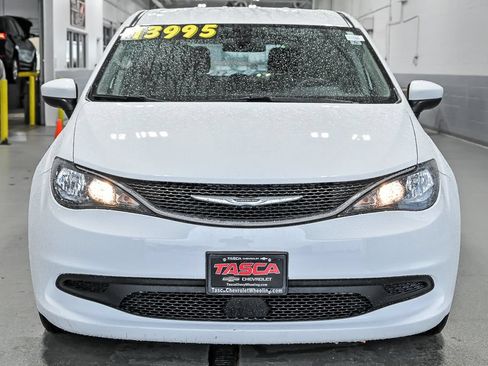 Used 2021 Chrysler Voyager LX FWD image 5
