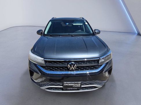 Used 2022 Volkswagen Taos SE FWD image 9