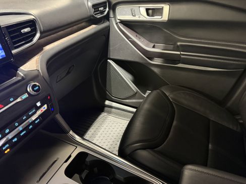 Used 2020 Ford Explorer Platinum AWD/4WD image 14