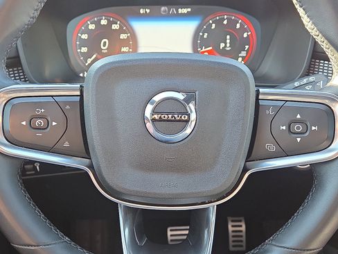 Used 2022 Volvo XC40 T5 R-Design w/ Climate Package image 16