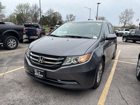 Used 2017 Honda Odyssey SE image 2