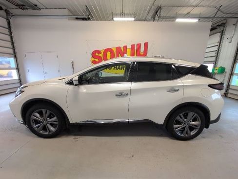 Used 2021 Nissan Murano Platinum image 2
