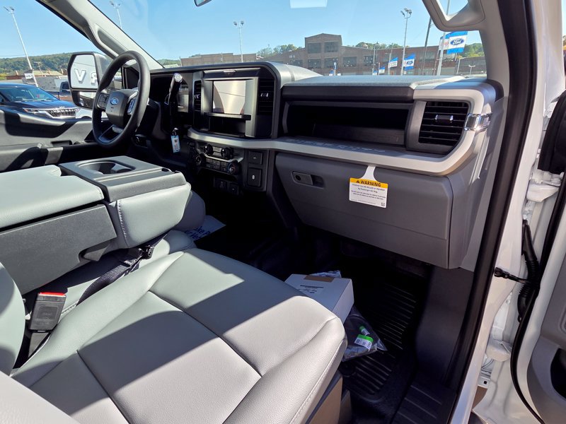 New 2027 Ford F550 4x4 Crew Cab Super Duty w/ XL Chrome Package image 12