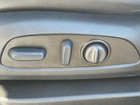 Used 2023 Chevrolet Equinox Premier image 13