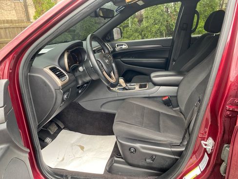 Used 2017 Jeep Grand Cherokee Laredo w/ Quick Order Package 23E image 9