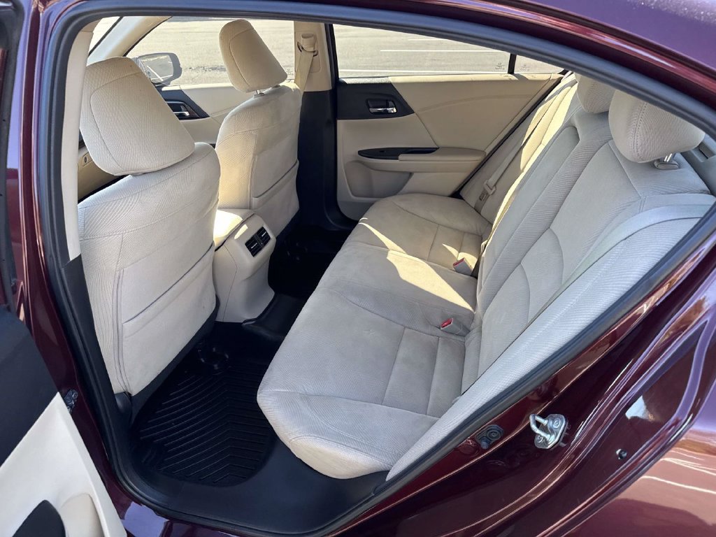 Used 2016 Honda Accord EX image 10