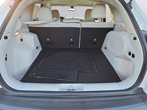 Used 2019 Jeep Cherokee Limited image 35