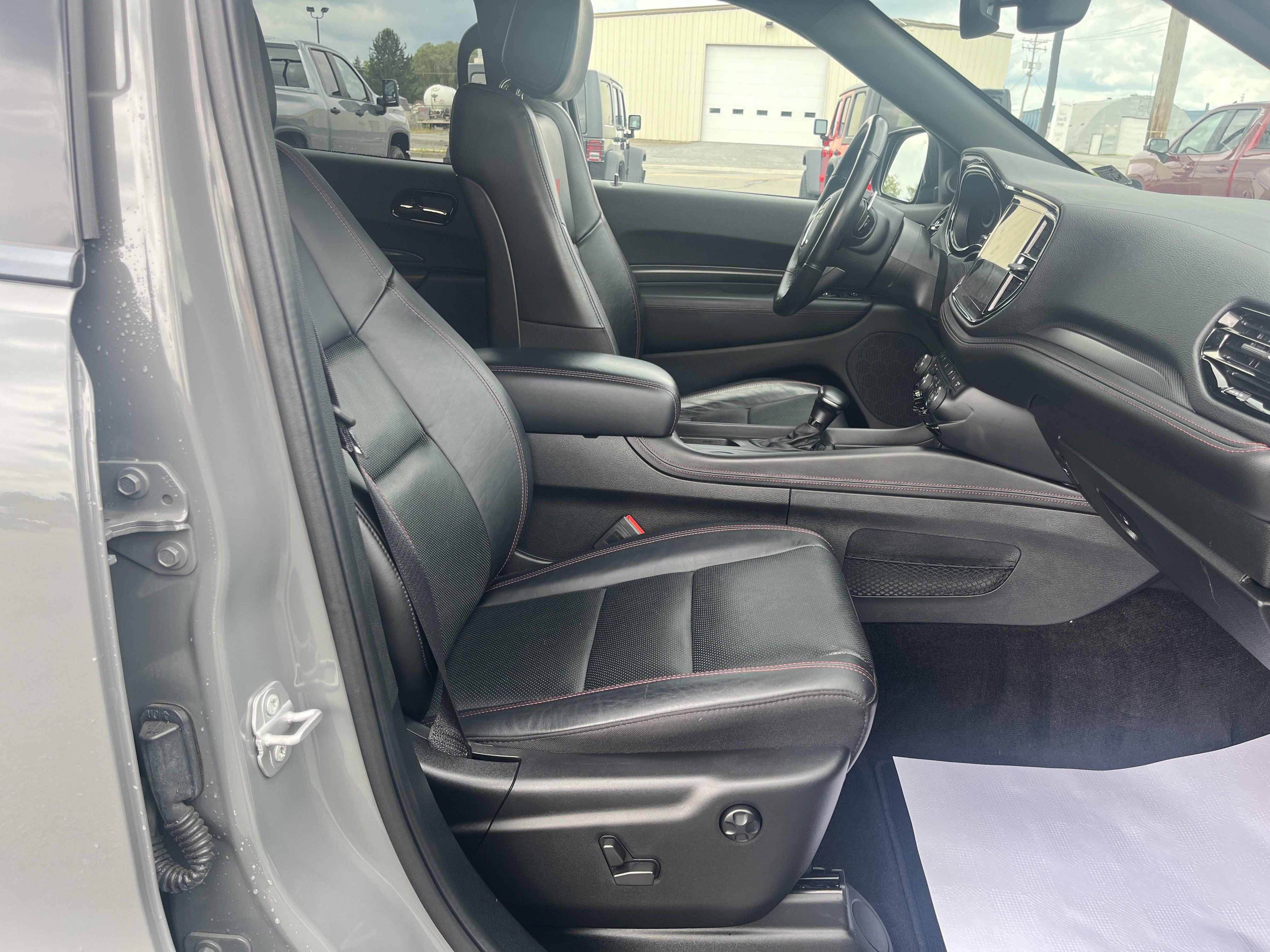 Used 2022 Dodge Durango R/T w/ Blacktop Package AWD/4WD image 8