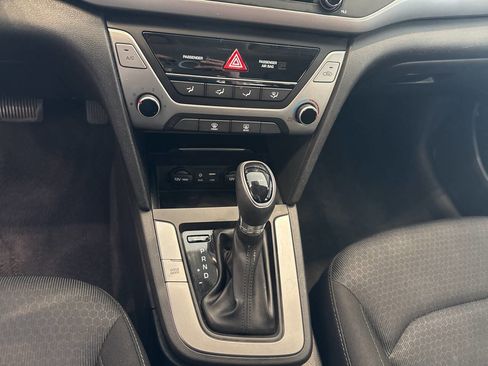 Used 2018 Hyundai Elantra SE image 30