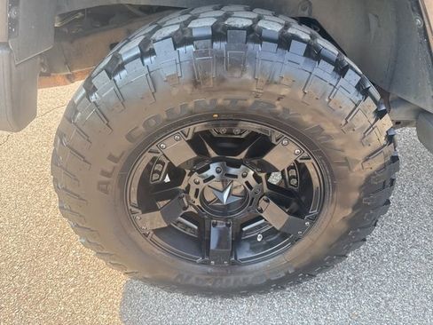 Used 2008 Jeep Wrangler Unlimited Sahara w/ Dual Top Group image 15