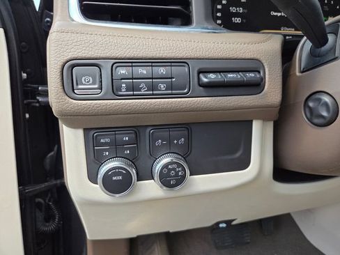 Used 2023 GMC Yukon Denali AWD/4WD image 10