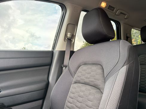 Used 2025 Nissan Pathfinder S AWD/4WD image 48