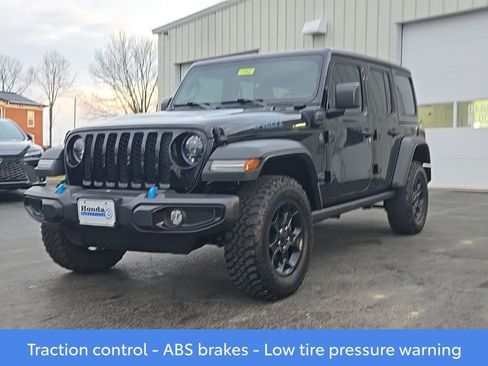 Used 2023 Jeep Wrangler Unlimited w/ Cold Weather Group image 3