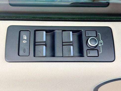 Used 2018 Land Rover Discovery HSE AWD/4WD image 15