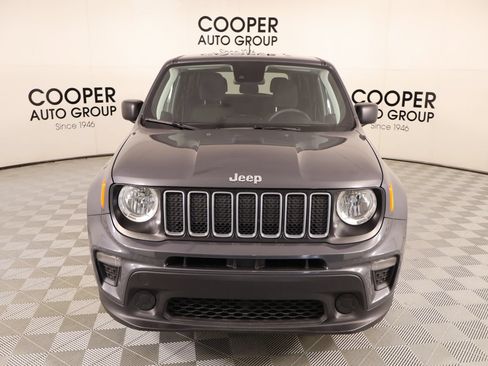 Used 2023 Jeep Renegade Latitude AWD/4WD image 9