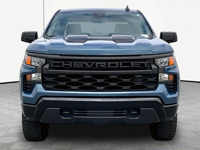Used 2024 Chevrolet Silverado 1500 Custom Trail Boss w/ Dark Appearance Package AWD/4WD image 2