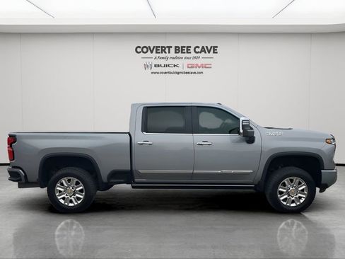 Used 2025 Chevrolet Silverado 2500 High Country w/ Technology Package image 11