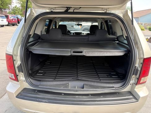 Used 2010 Jeep Grand Cherokee Laredo AWD/4WD image 6