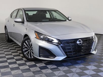 Used 2023 Nissan Altima 2.5 SV