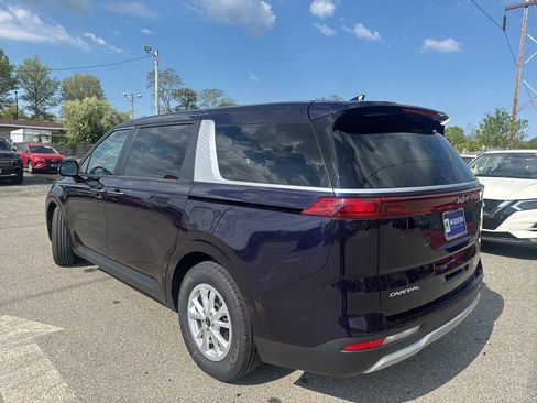 Used 2024 Kia Carnival LX FWD image 8