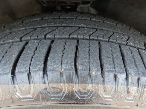 Used 2022 Ford Explorer XLT w/ Equipment Group 202A RWD image 33