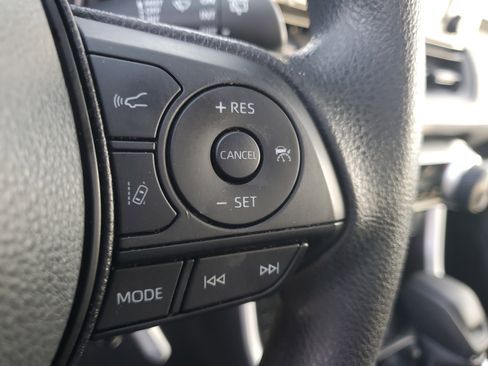 Used 2022 Toyota RAV4 LE image 21