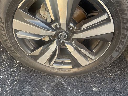 Used 2021 Nissan Rogue Platinum image 17