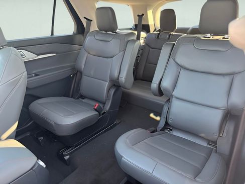 Used 2025 Ford Explorer Active w/ Active Comfort Package image 19