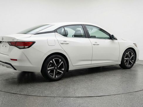 Used 2025 Nissan Sentra SV image 9