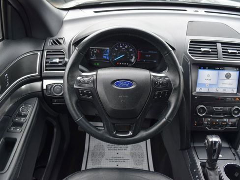 Used 2018 Ford Explorer XLT w/ Equipment Group 202A AWD/4WD image 16