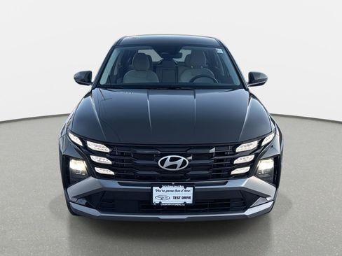 Certified 2025 Hyundai Tucson SE image 2