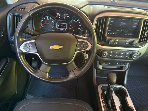 Used 2022 Chevrolet Colorado LT w/ LT Convenience Package AWD/4WD image 14