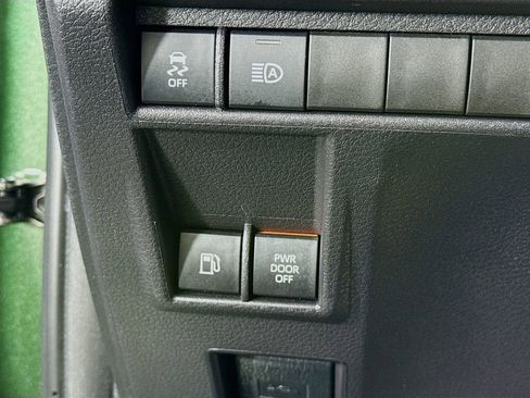 Used 2025 Toyota Sienna Limited AWD/4WD image 18