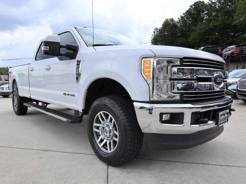 Used 2017 Ford F250 Lariat w/ Lariat Value Package AWD/4WD image 9