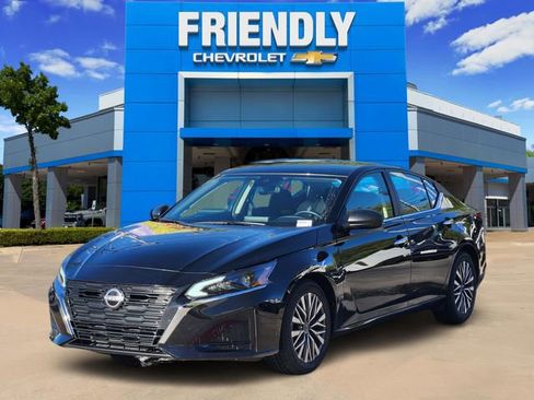 Used 2024 Nissan Altima 2.5 SV image 3