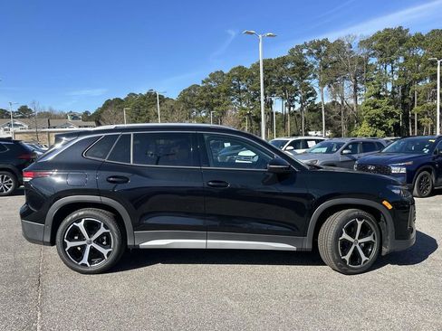 New 2025 Volkswagen Tiguan SE image 30