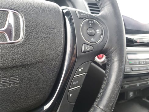 Used 2018 Honda Pilot Elite image 23