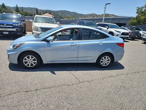 Used 2013 Hyundai Accent GLS FWD image 2